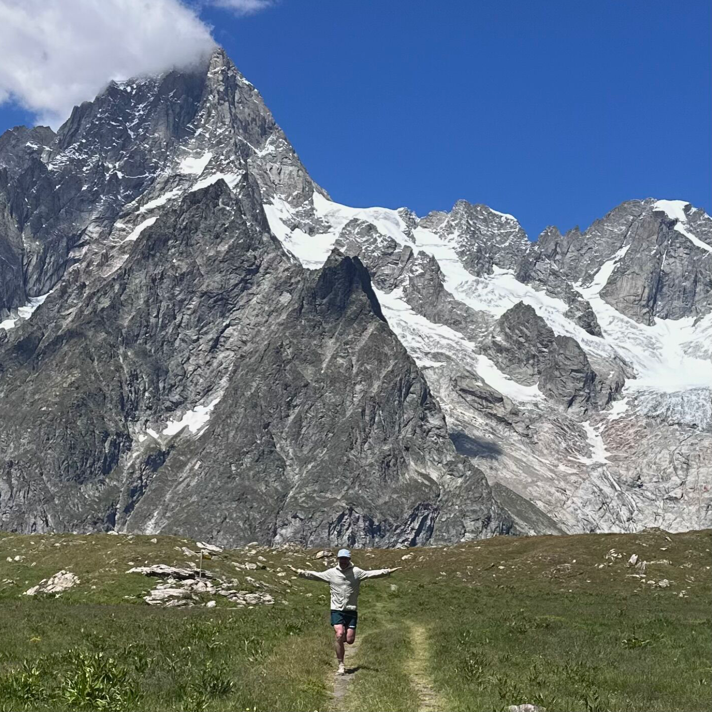Trailrunning Mont Blanc mit Bliss Windstopper Jacke agate stone Farbe