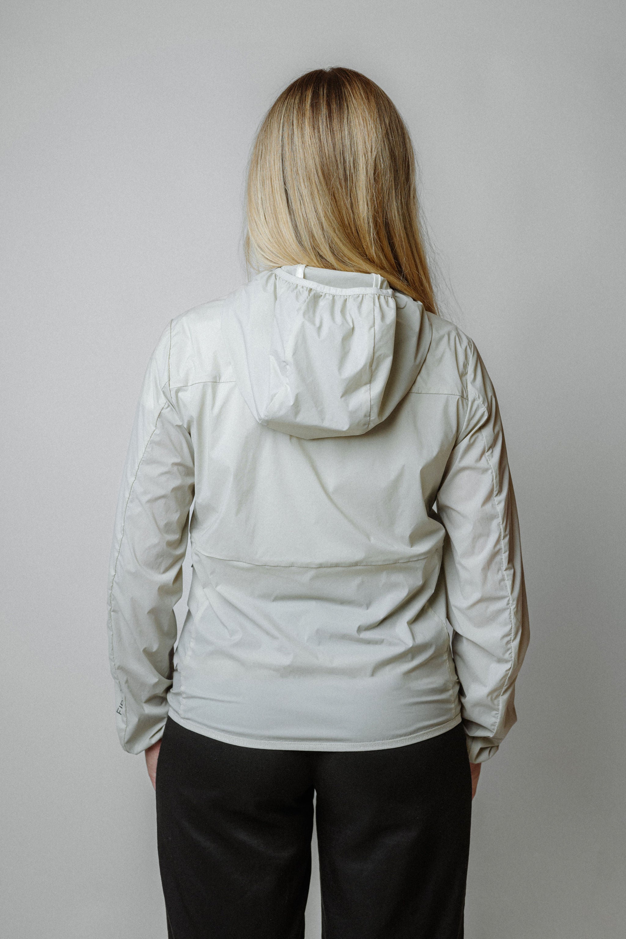 Bliss_ultralight_jacket_women_agate_stone_backview