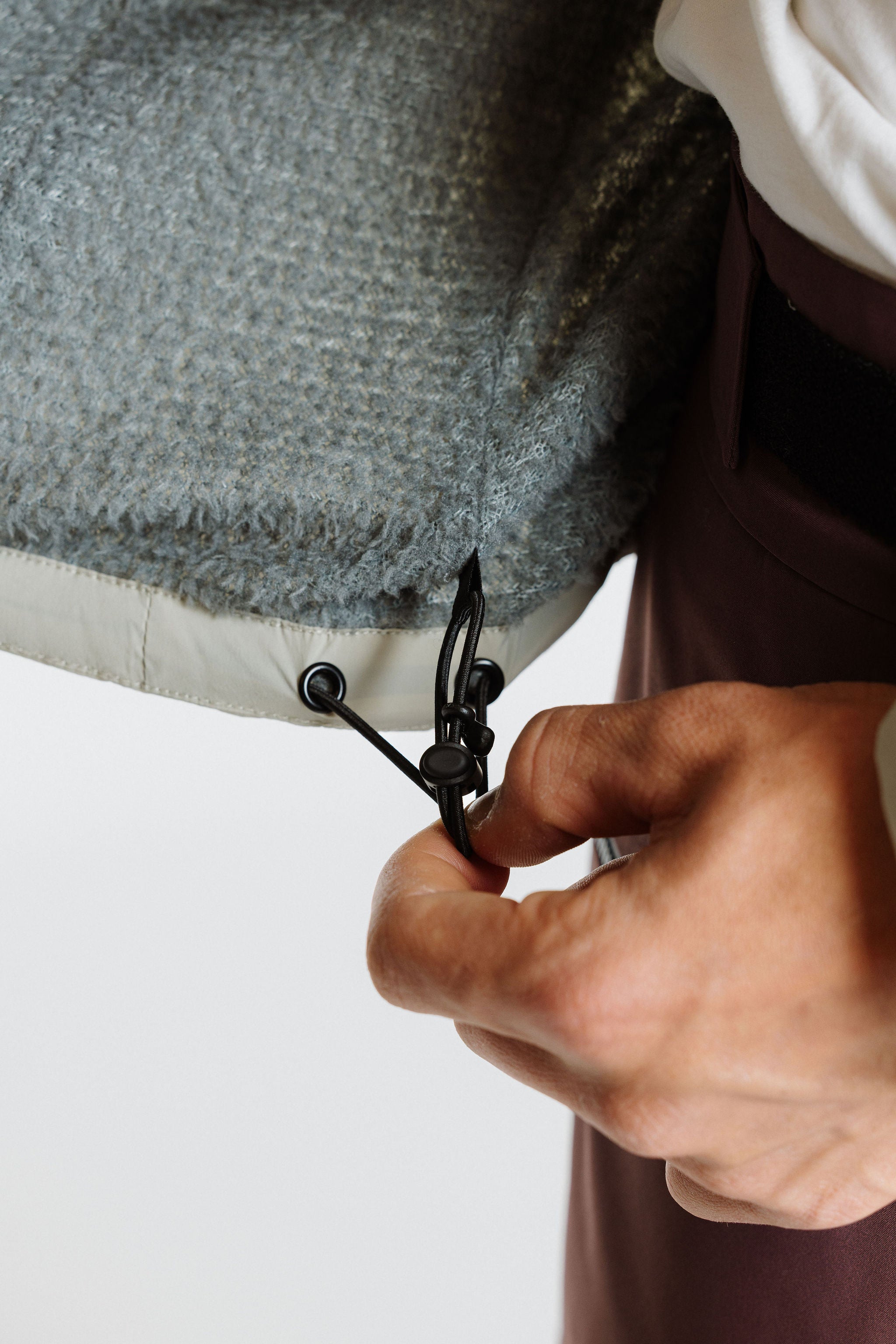 Bliss Hybridjacket Polartecalpha_men_agate stone_inside drawcord adjustment view