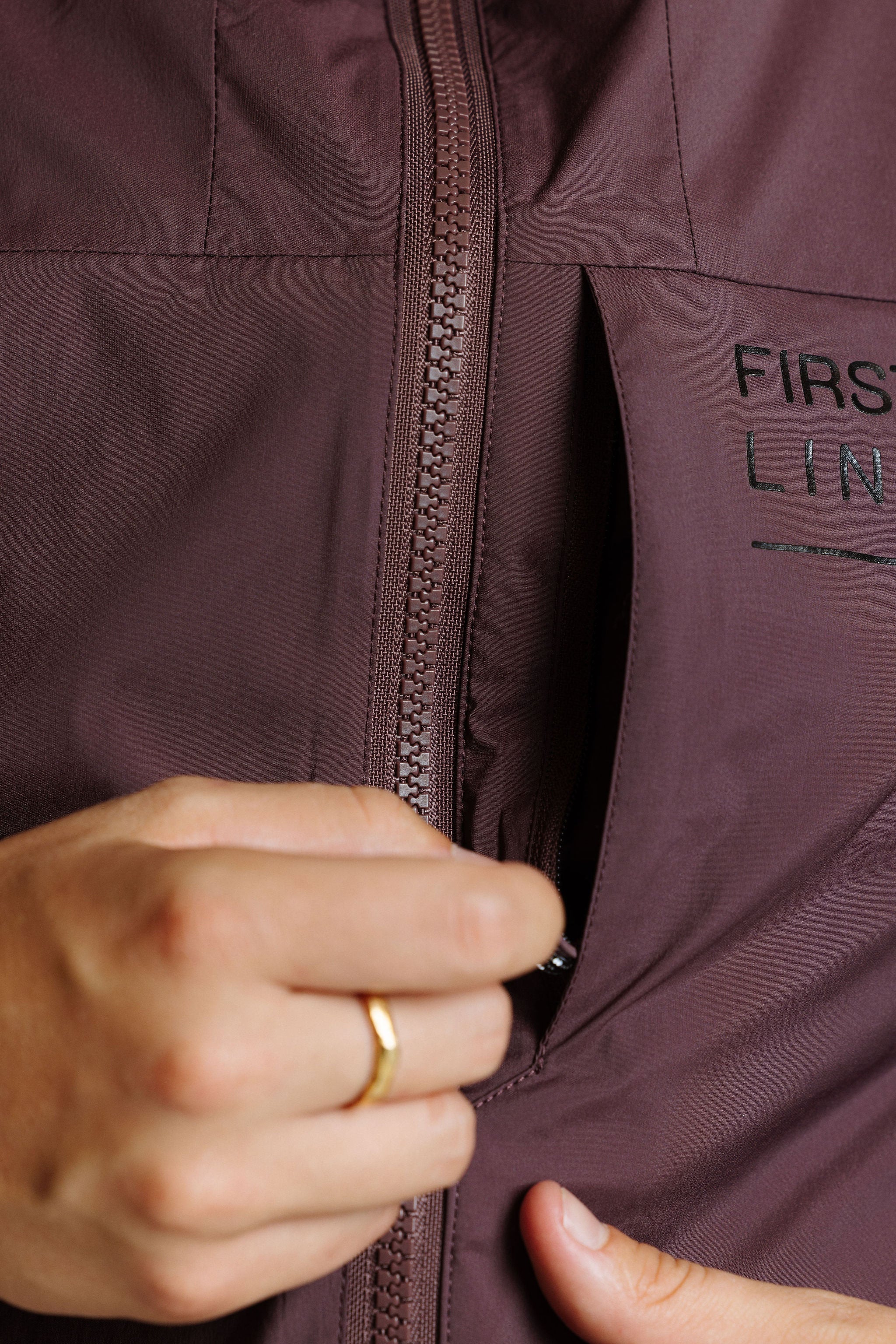 Bliss Hybridjacket Polartecalpha_women_cacao powder_chest pocket detail with zip