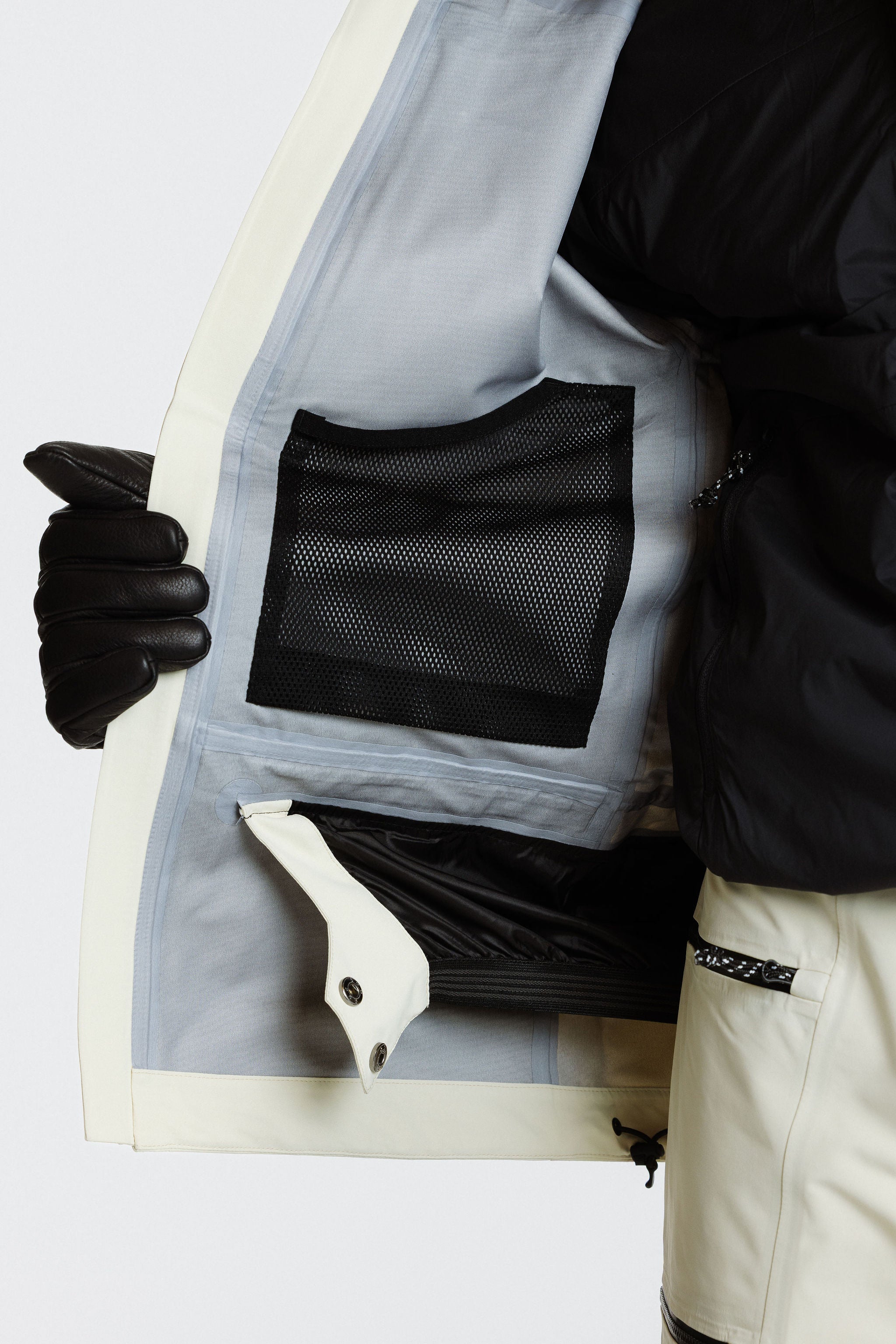 Enjo_3layershelljacket_men_snowwax_insidemeshpocket