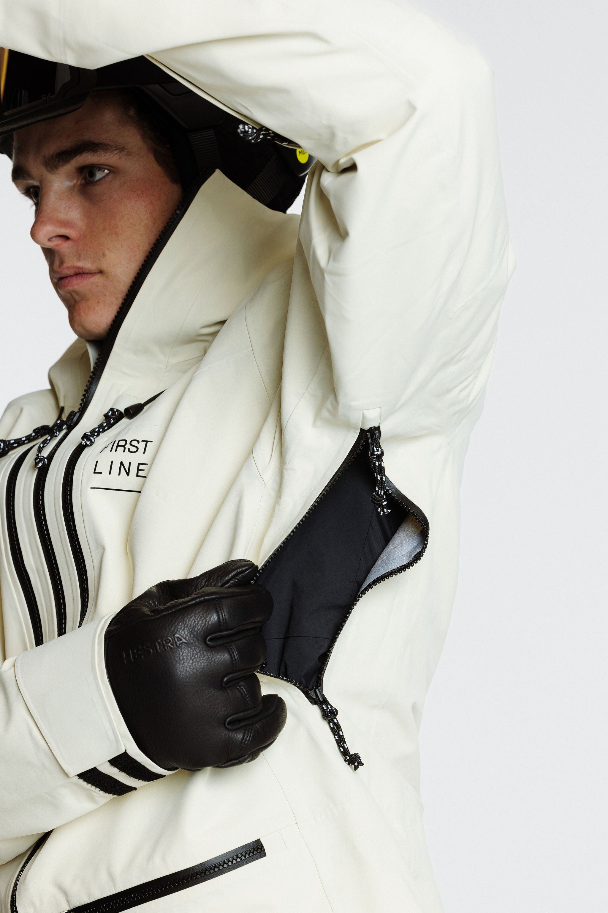 Enjo_3layershelljacket_men_snowwax_underarmventilation