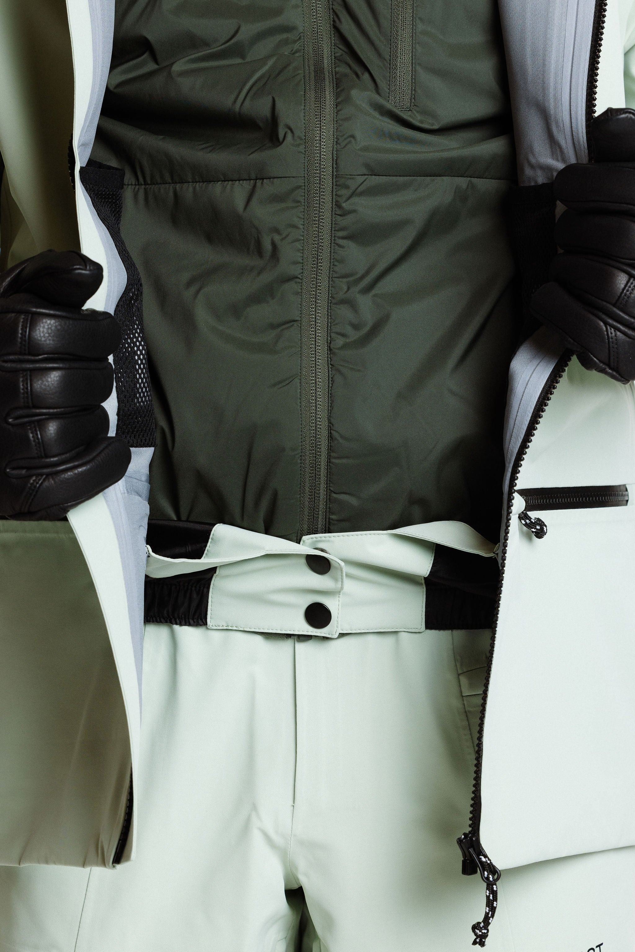 Enjo_3layershelljacket_men_softsage_snowskirt