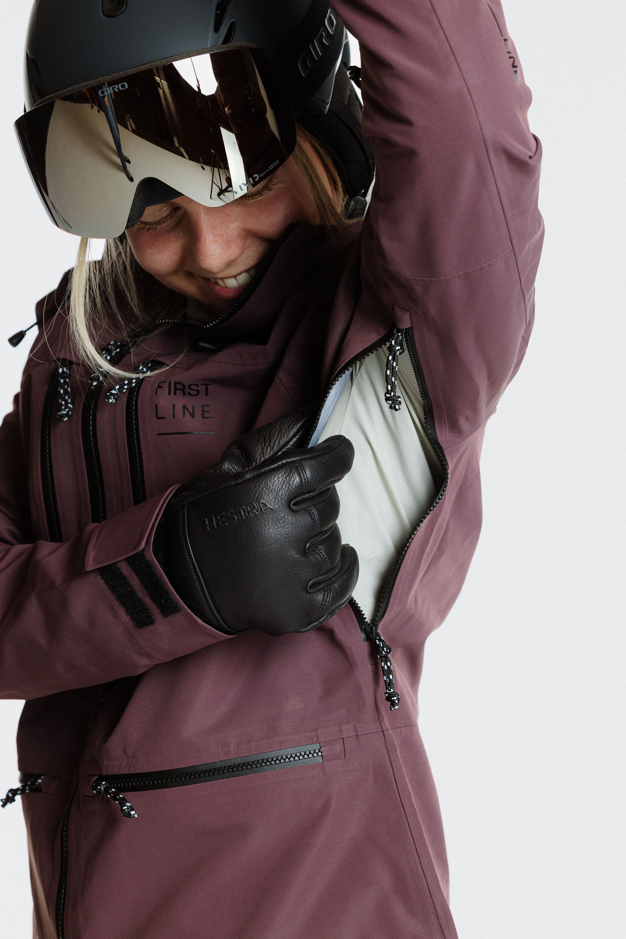 Enjo_3layershelljacket_women_cacaopowder_underarmventilation