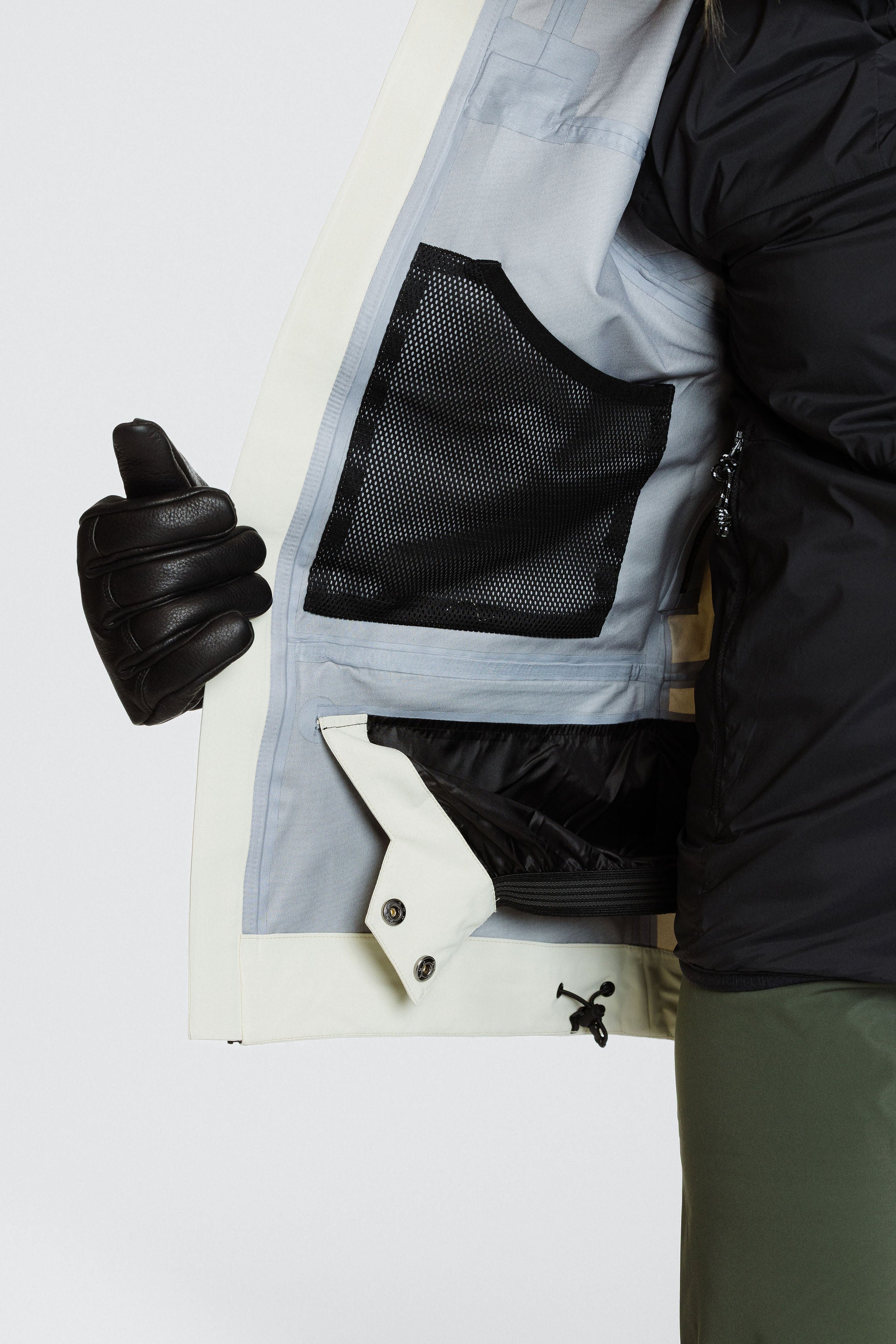 Enjo_3layershelljacket_women_snowwax_insidemeshpocket