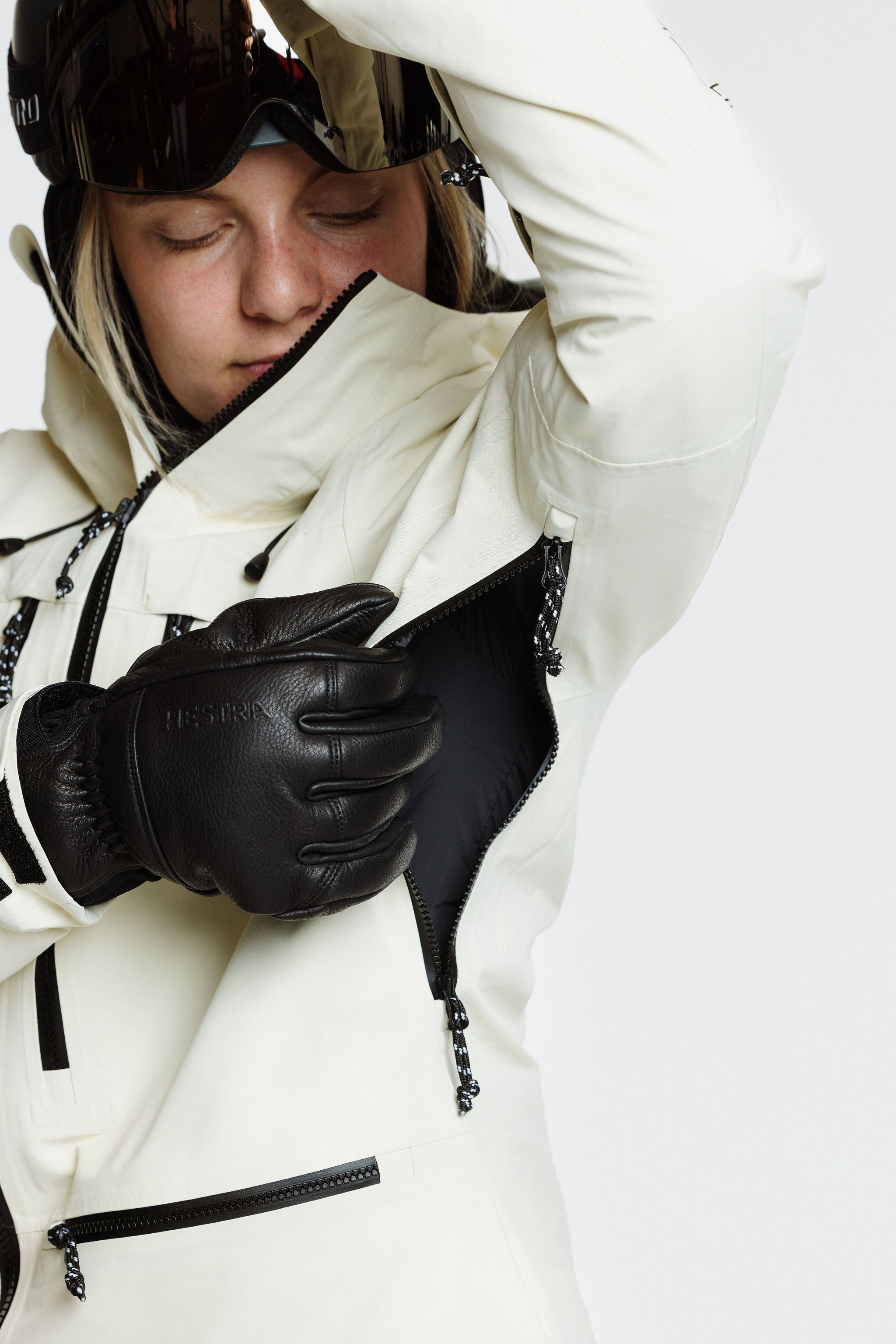 Enjo_3layershelljacket_women_snowwax_underarmventilation