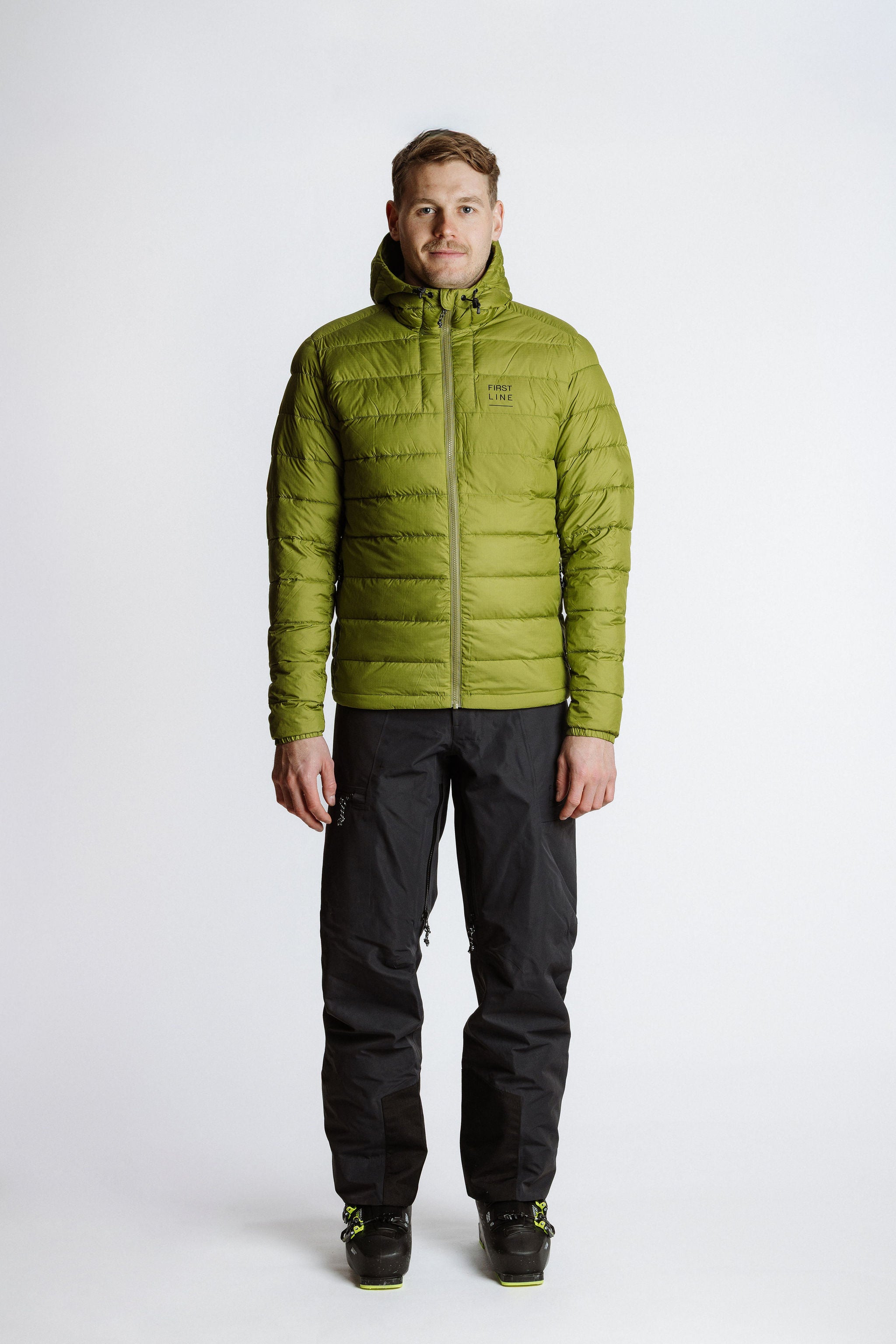 Komodinsulationjacket_men_cypressgreen_frontview_outfit