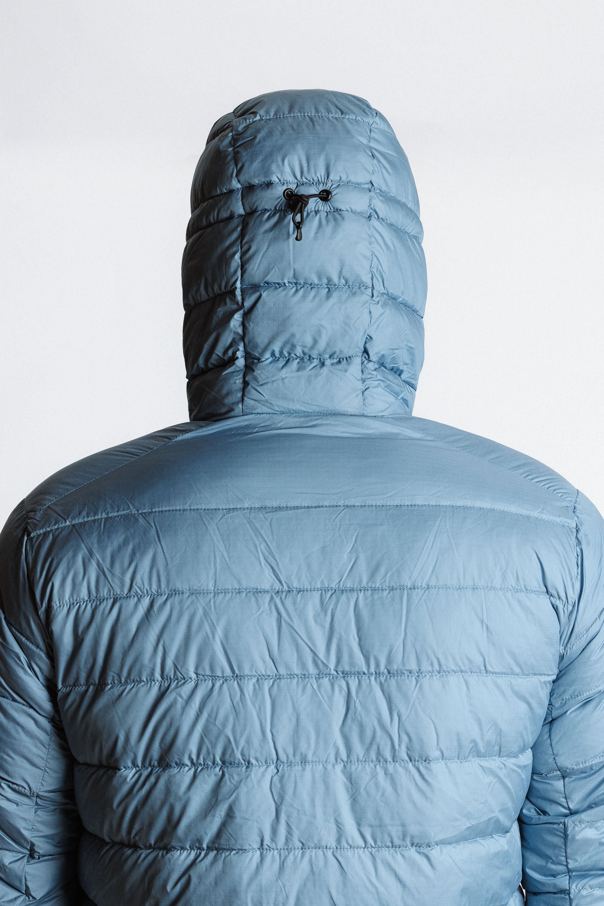 Komodinsulationjacket_men_dustyblue_hood_backview