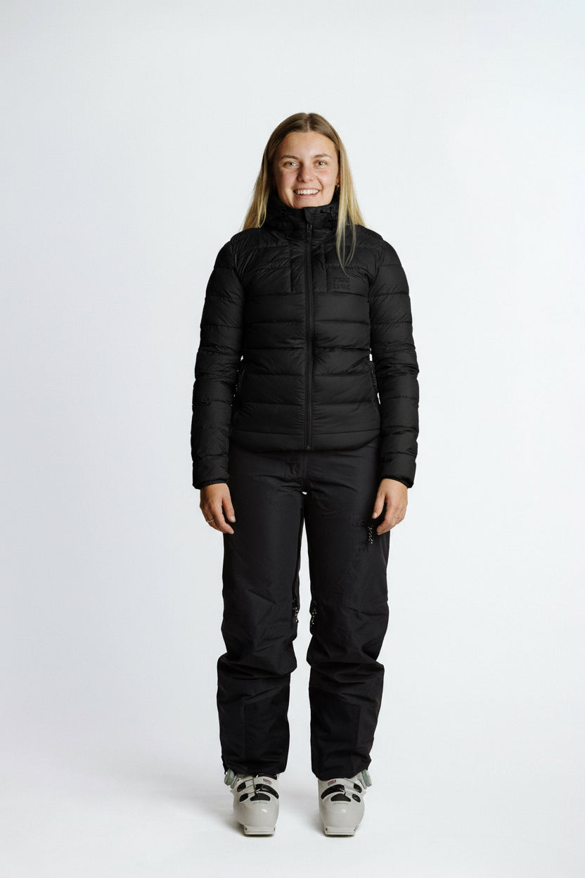Komodinsulationjacket_women_black_front view_outfit