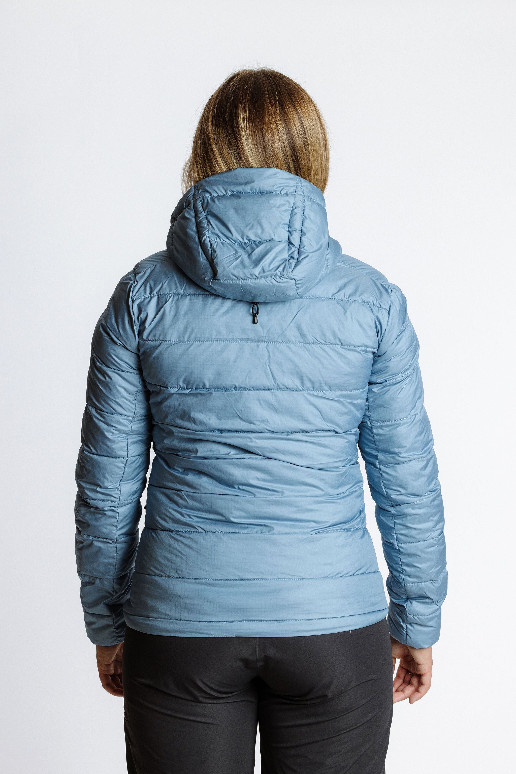 Komodinsulationjacket_women_dustyblue_backview