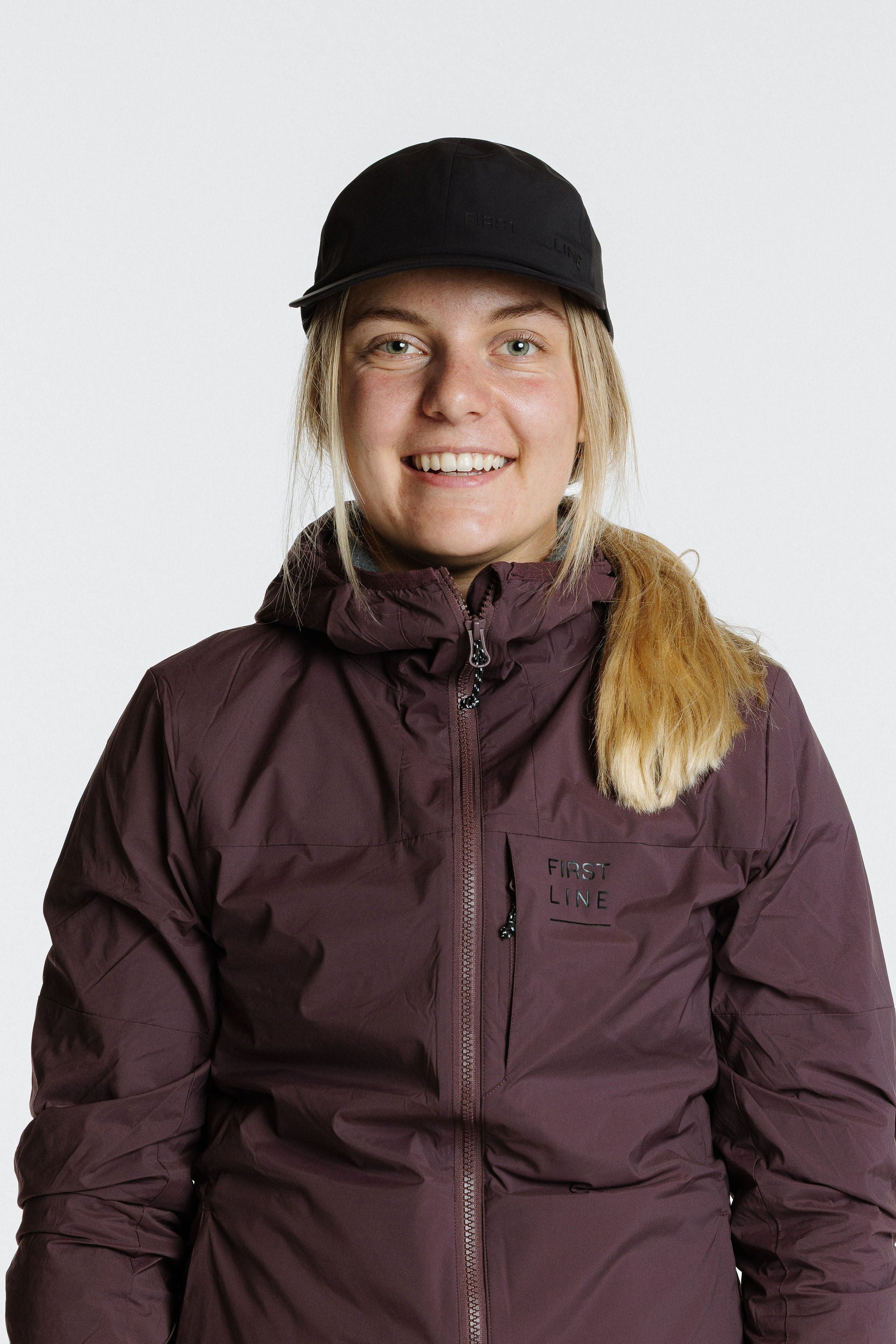 Rise_cap_unisex_onesize_black_frontview_women