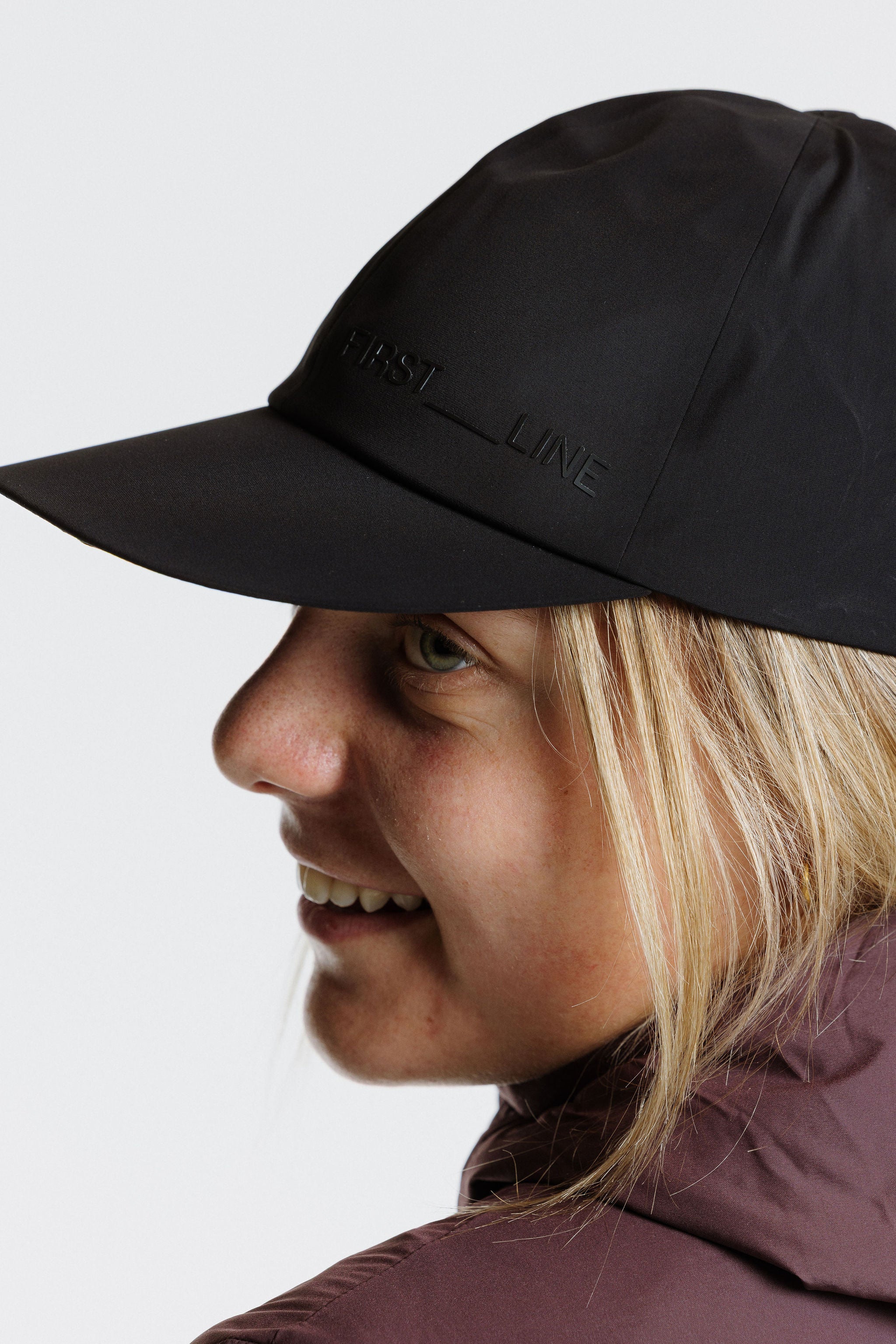 Rise_cap_unisex_onesize_black_logozoom