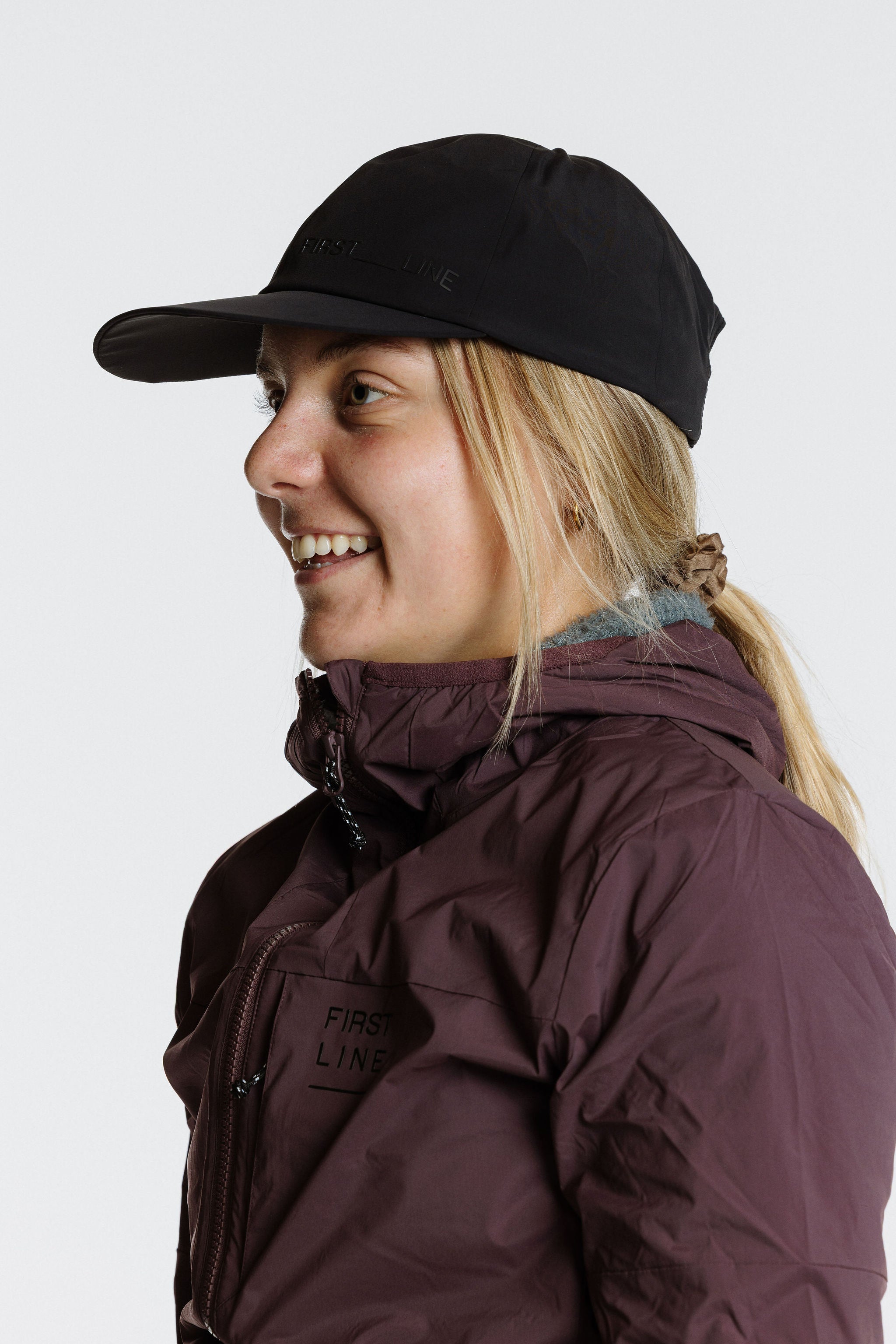 Rise_cap_unisex_onesize_black_sideview_women