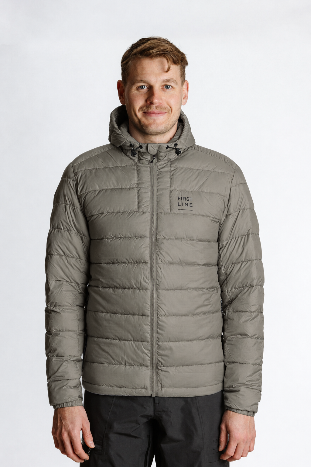 Vorderansicht der Jacke in #807D6F