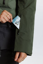 Enjo_3layershelljacket_men_primalolive_skipasspocket