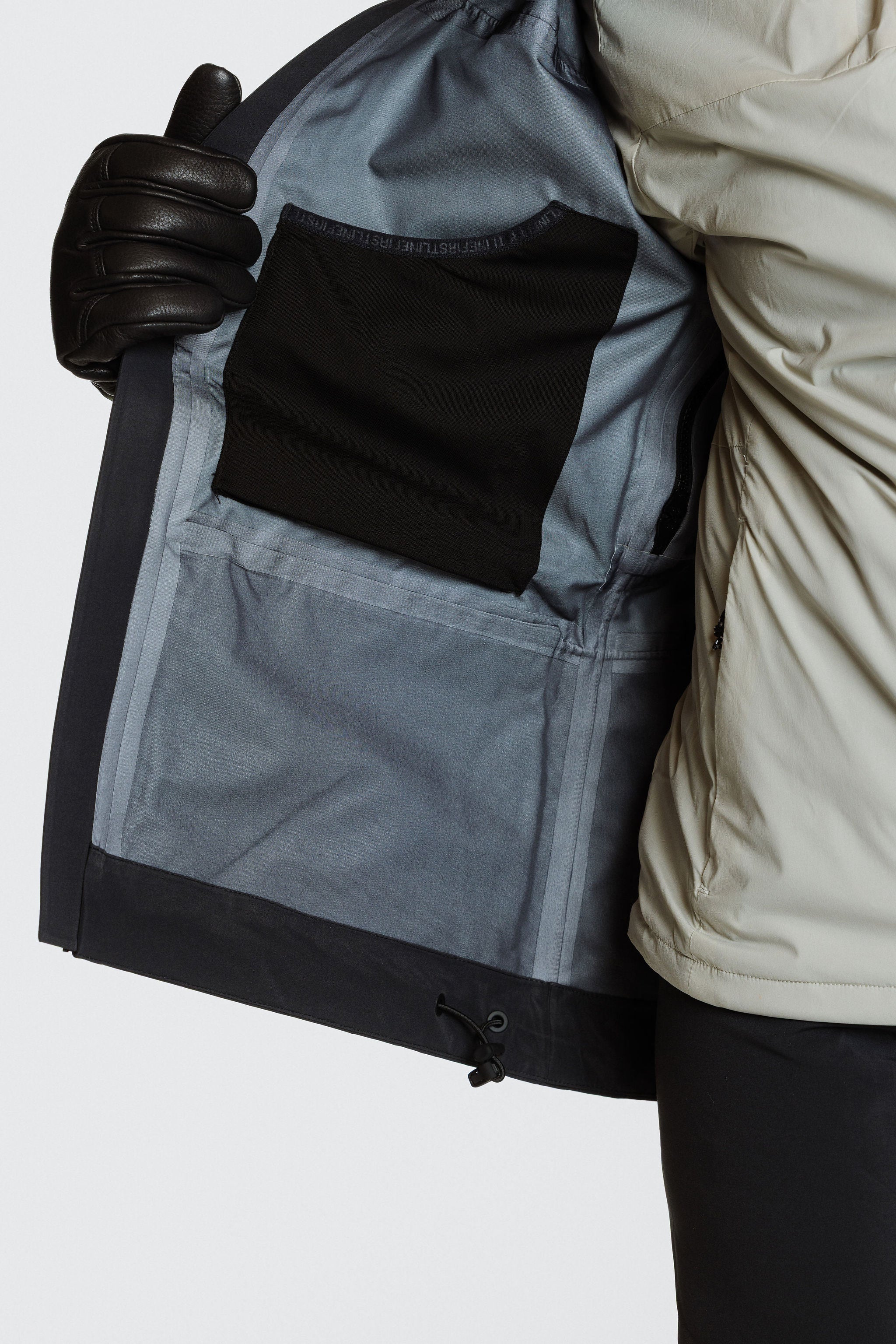 Enjo_3layershelljacket_women_primalolive_blackgraphite_inside meshpocket