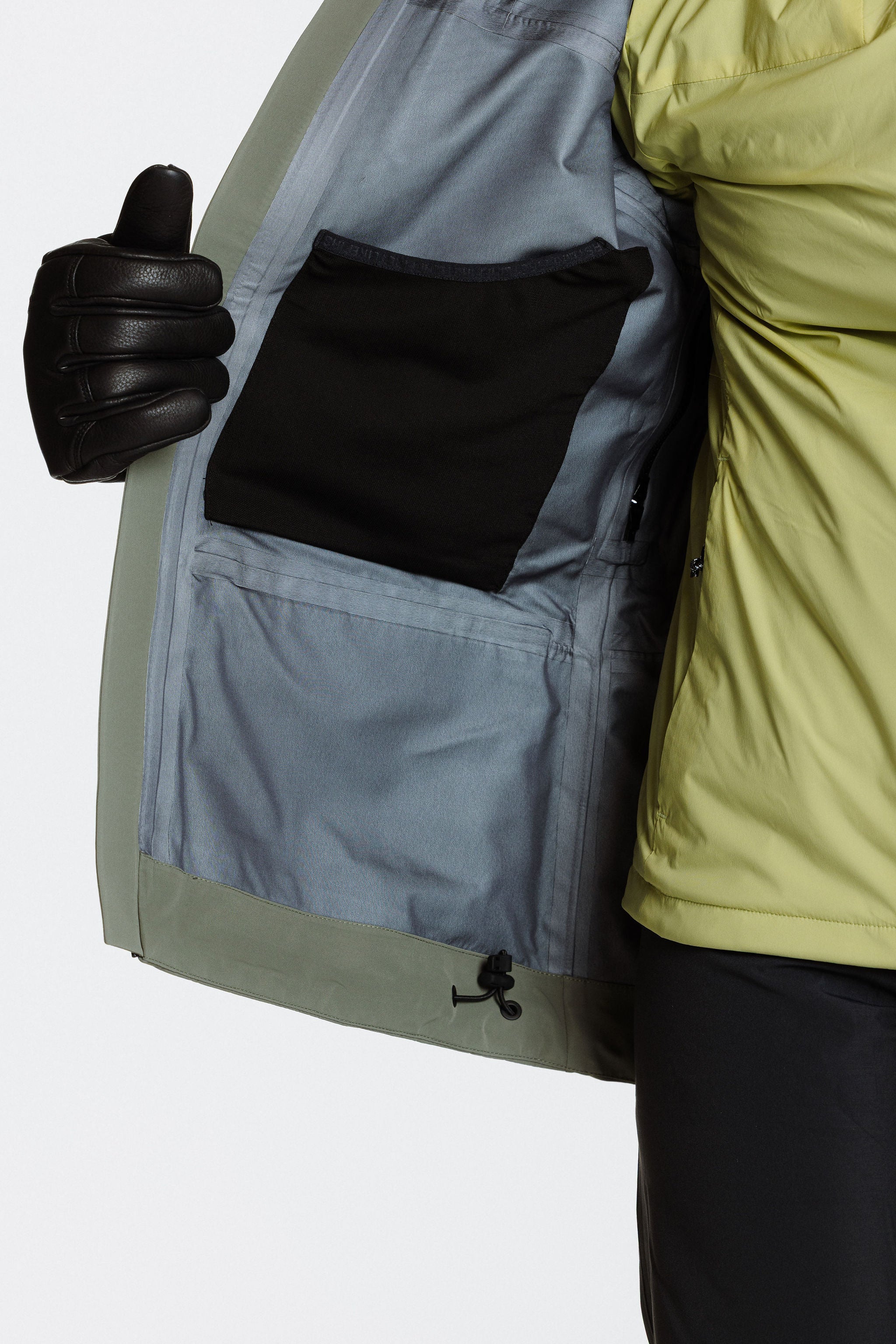 Enjo_3layershelljacket_women_softstone_inside meshpocket