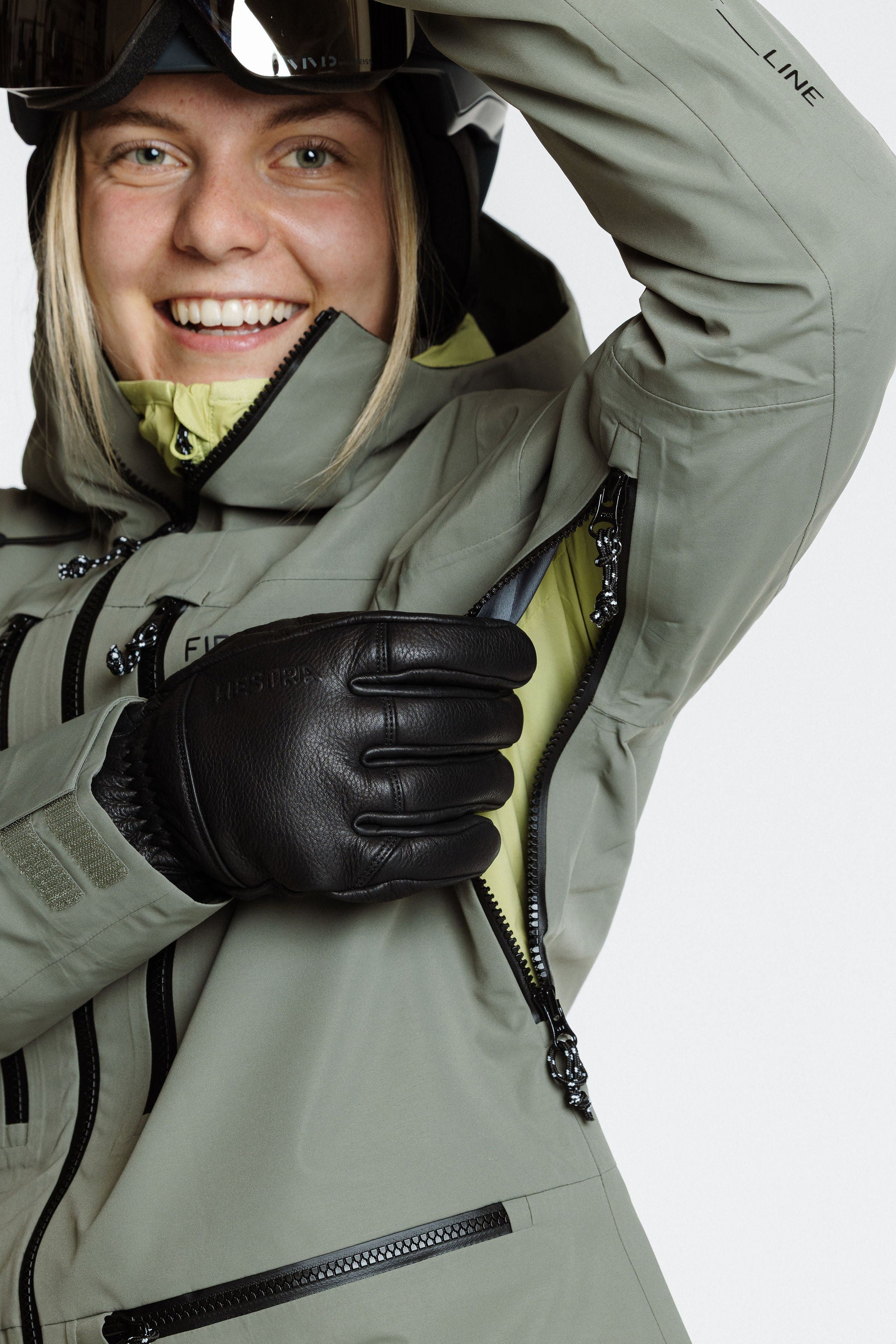 Enjo_3layershelljacket_women_softstone_underarmventilation