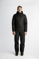 Komodinsulationjacket_men_black_frontview_outfit