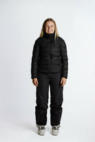Komodinsulationjacket_women_black_front view_outfit