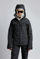 Schwarze Aussenjacke und Hose, Frontdetail