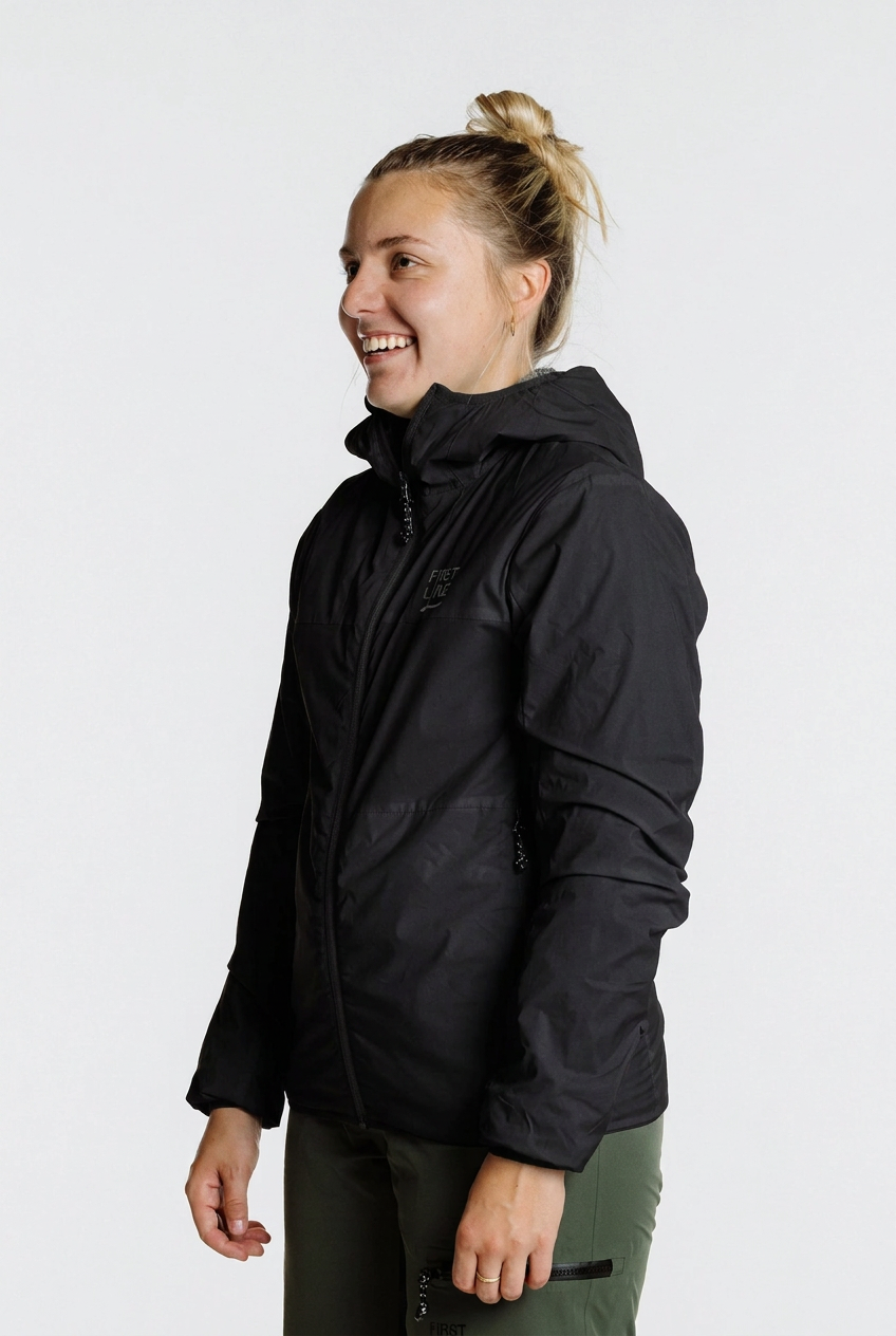Seitenansicht in Schwarz mit schwarzem Logo