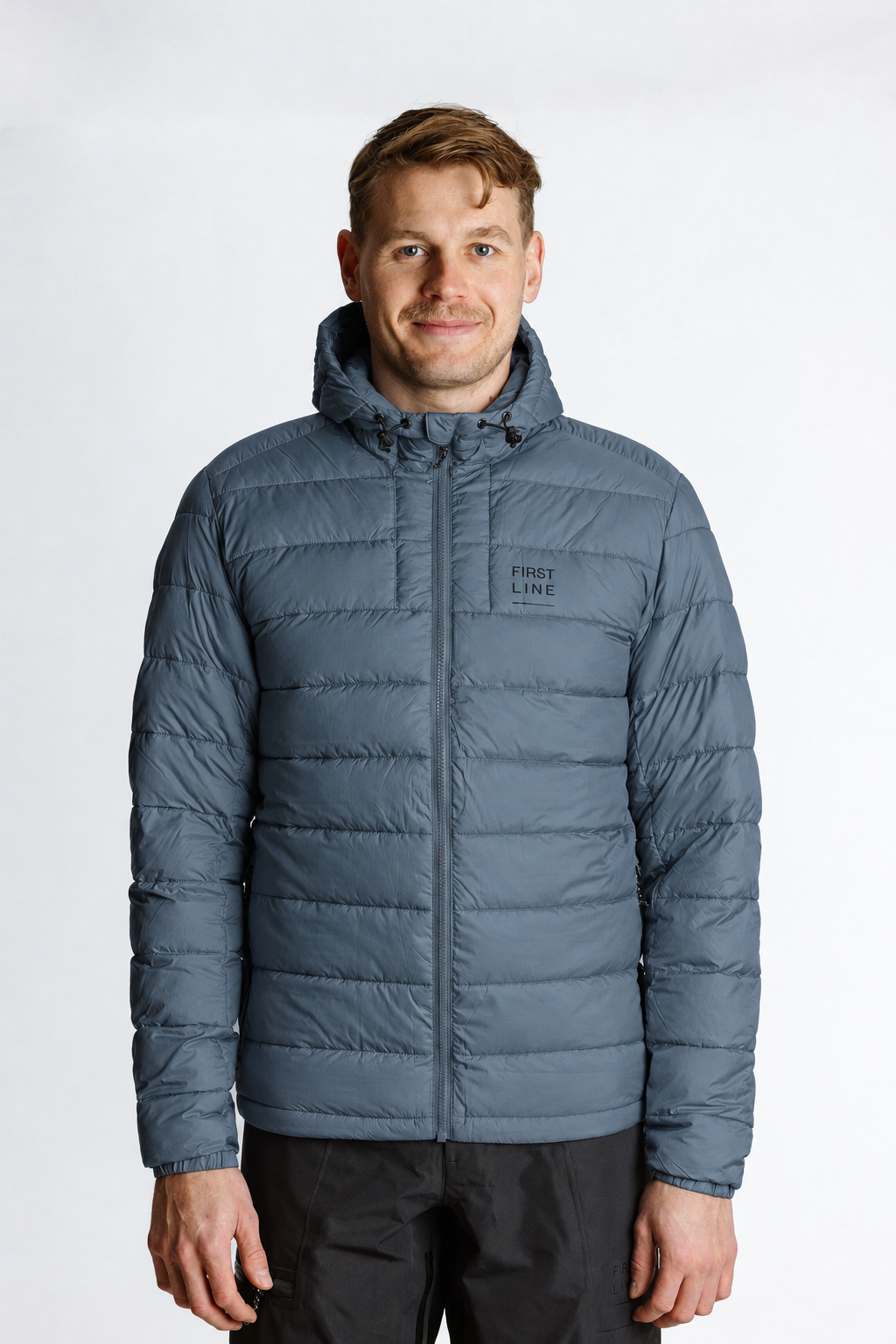 Vorderansicht der Jacke in #5C6D7C