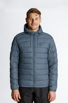 Vorderansicht der Jacke in #5C6D7C